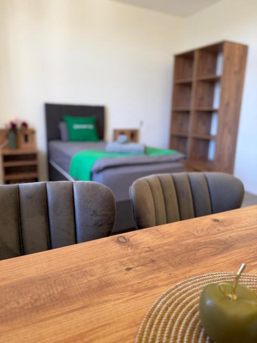 Livemore24 - Apartment 2 in Oberhausen WLAN - Smart-TV - 24-7 Check-in und Küche