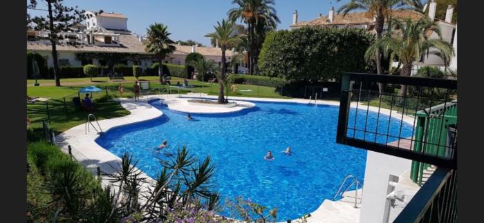 Marbella,apartment 2 bedroon,parking ,pool, Golden Mile