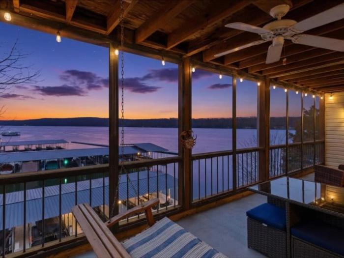 Lake Front Views - Seasonal Pool 3Bed 2Bath - Grill