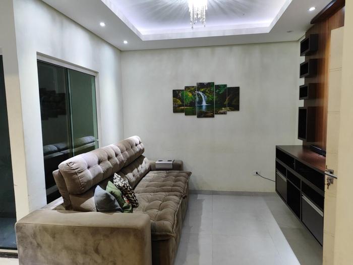 Casa completa com Churrasqueira em Naviraí