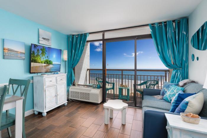 Heated pools, direct oceanfront, stunning views, rooftop pool, newly updated
