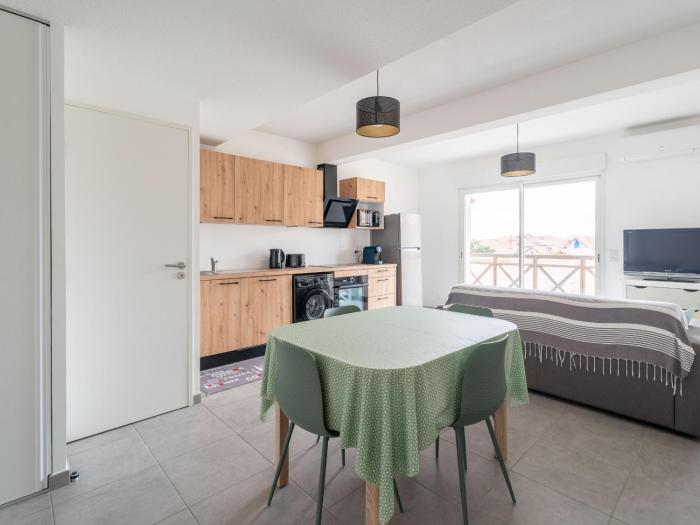 Appartement moderne à 50m de locéan, pour 4, avec parking à Mimizan Plage - FR-1-50-154