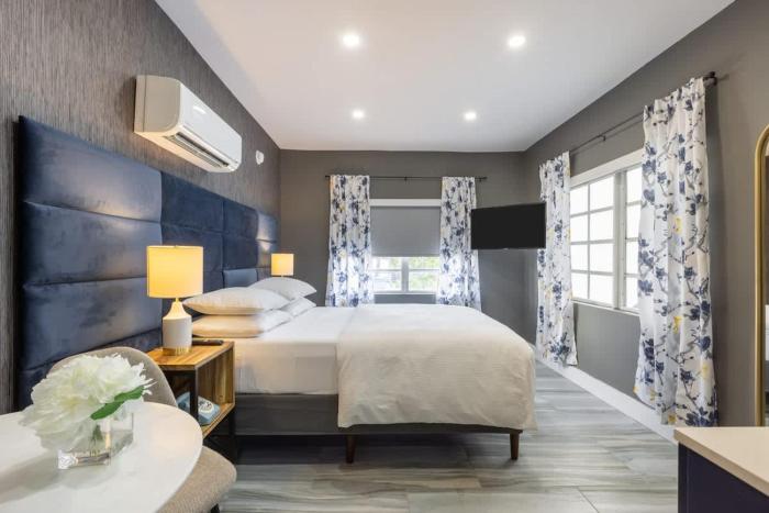 Chic Studio in South Beach 2 blocks from beach