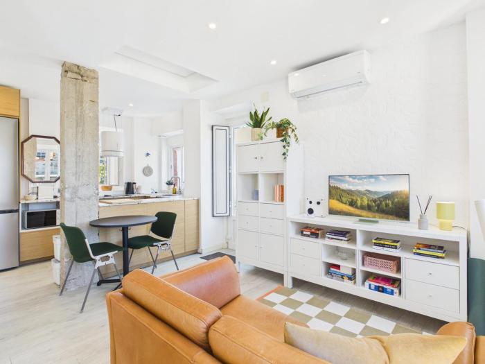 Cozy 1BR w AC, Terrace & Shared Garden – Almada | By Airnest