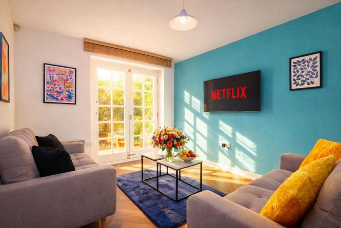 Central Headingley, Sleeps 5 - FREE Parking, WiFi & Serviced Workspace - Family & Work Relocations - Weekly & Monthly Rates