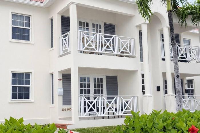 Clermont Gated Pool, Warrens 5 min, Beaches 10 min