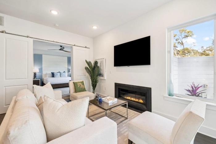 The Splash Pad Private Pool at The Pointe