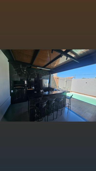 Baza um lugar perfeito para descansar, piscina aquecida, ar condicionado, garagem coberta e etc