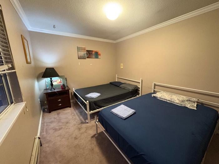 Cedar Hills Guest House- Beautiful Room, Free Parking, 24 Hr Transit