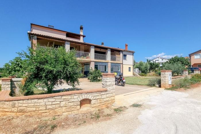 Apartments with parking space Buzinija, Novigrad - 25297
