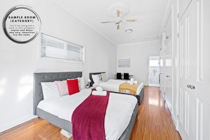 Quadruple Ensuite Room - Nearby Stations & Shops