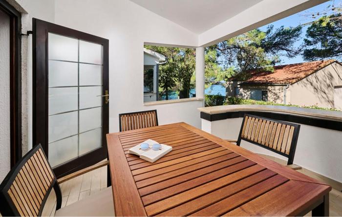 Gorgeous Apartment In Porec With Wifi