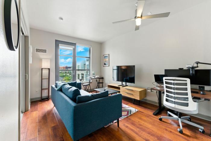 Mission Bay Studio w Work Setup by Anyplace - 11711