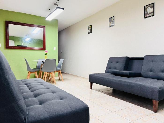 Amplia Casa con Estacionamiento en Fracc Las Americas