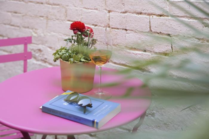 2BR Central, 2 Mins to Town Centre, Free Parking, Fast Wi-Fi By Clarendon Stays