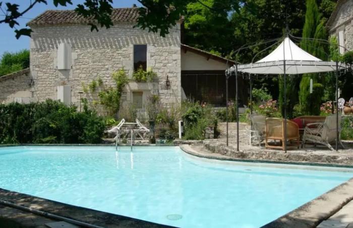 Maison charmante avec piscine partagée à Montaigu-de-Quercy