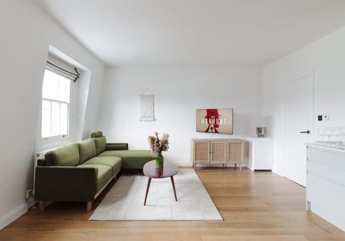 Bright Chelsea apt & sun terrace