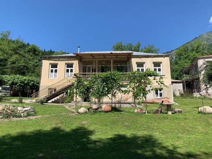 Authentic house with a huge garden