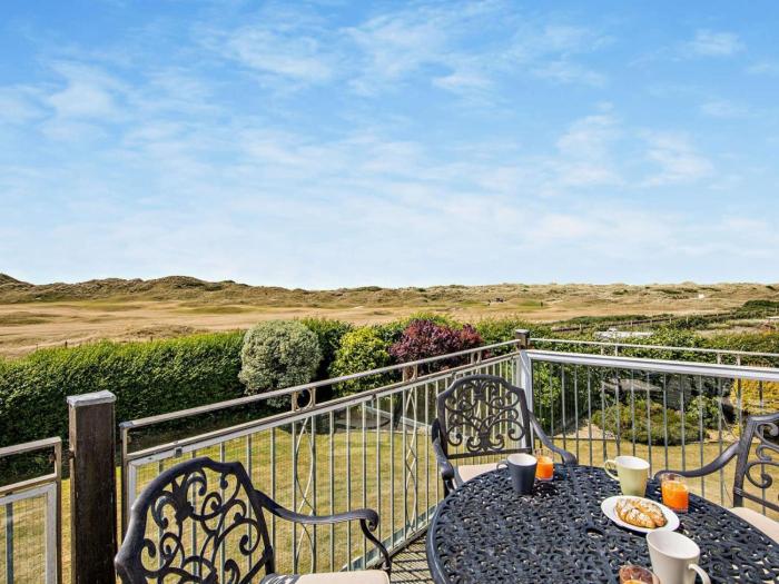3 Bed in Aberdyfi oc-dy036