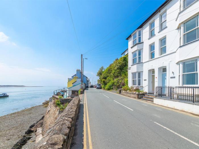 4 Bed in Aberdyfi oc-dy038