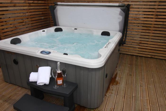 Blackburn Retreat Hot Tub Couples Retreat