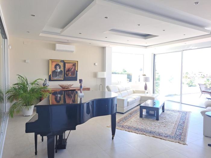 Luxury Seaview Apartment