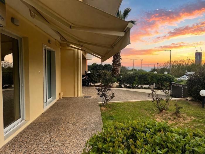 Glyfada Garden Apt with Open Sunset Views by ΜΡS