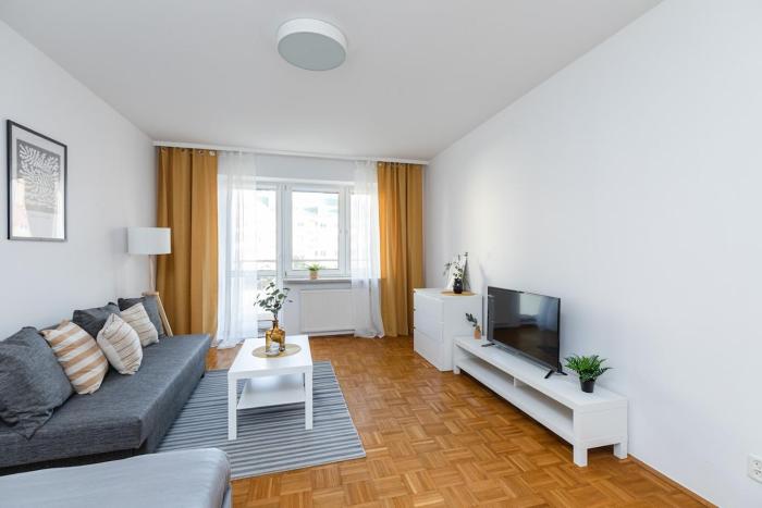 Spacious apartment at Polnej Róży near the Kabaty Metro station