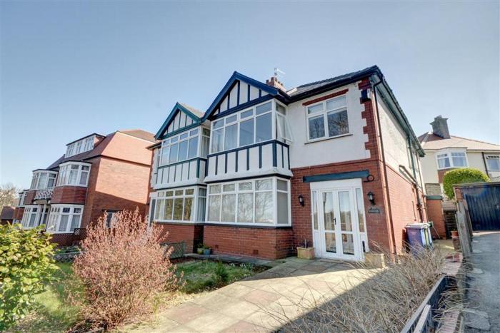 6 Bed in Scarborough oc-s871