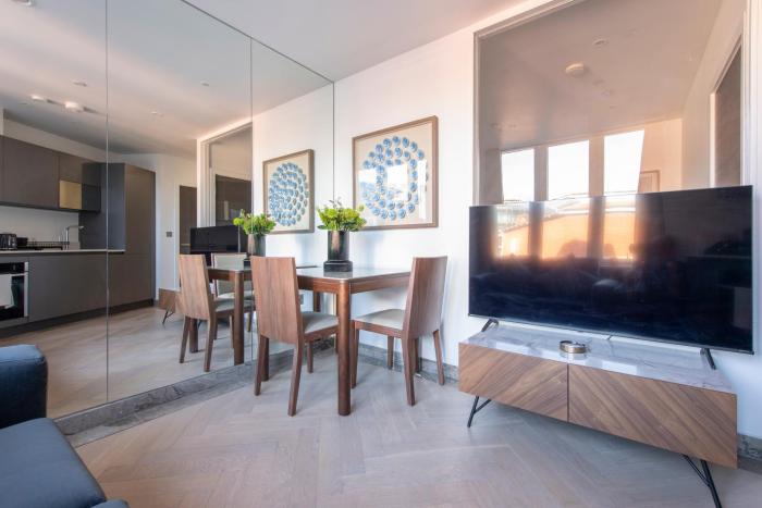 The Luxe One-Bed Escape - CHRL F17