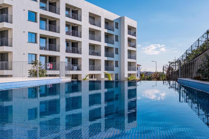 Relaxed Madeira Stay with Pool & Balcony