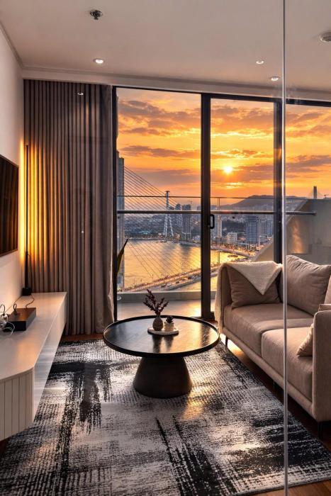 Apartment on 20th & 31st floor, Bai Chay Bridge & Ha Long Bay view