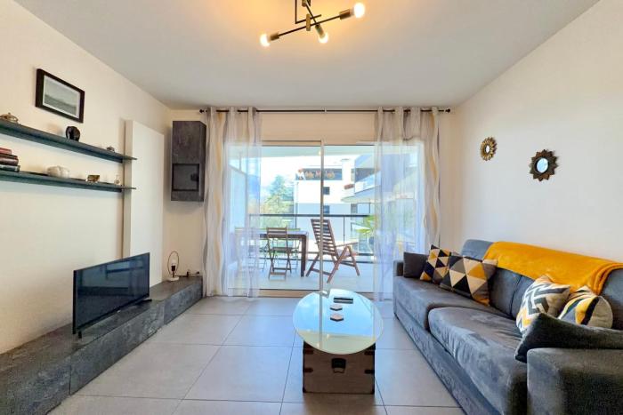 Charming 2 room apartment 300m walk from Lac du Bourget!