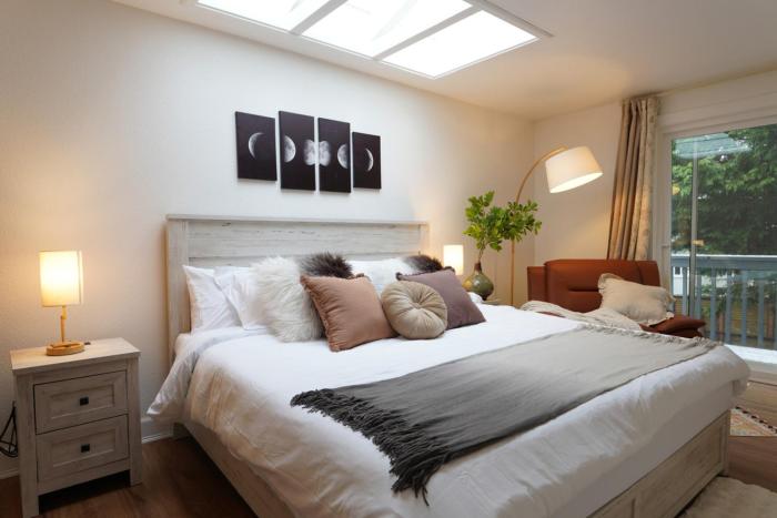 Luxury 4BR house, Huge Yard, Theater, AC, Pets