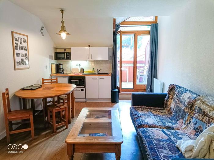 Studio avec balcon au centre de Brides-les-Bains, WiFi et parking - FR-1-512-266