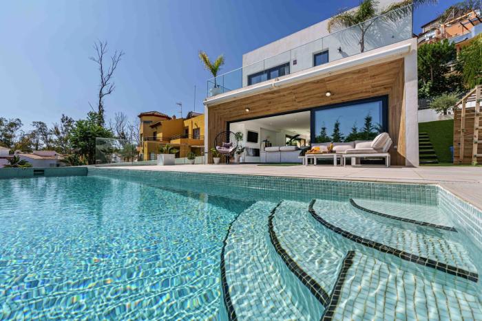 Villa Foresta with Pool & Garden by Stay Belonio