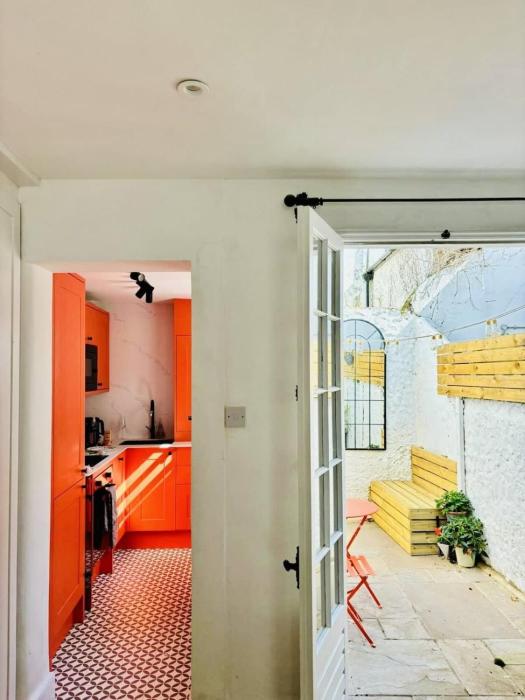 Stylish Central Cottage with Sunny Patio