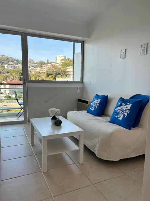 Studio lumineux bord de mer Château de la mer