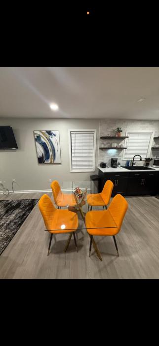 Uptown Modern Escape 4bd 2ba