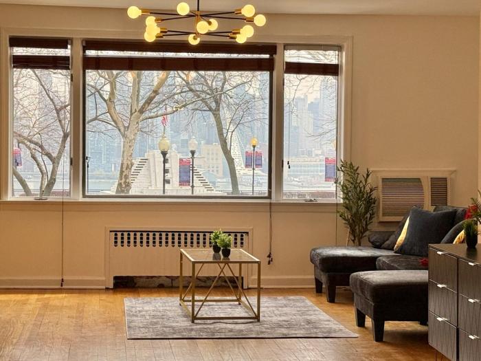 Spacious with NYC views, washer & dryer
