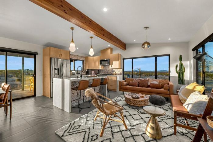 Modern on Mars - NEW Construction - SPA - Fire-pit