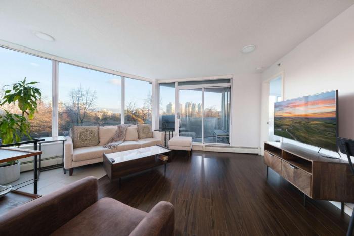 Central Luxury Apartment with Pool Jacuzzi & Sauna