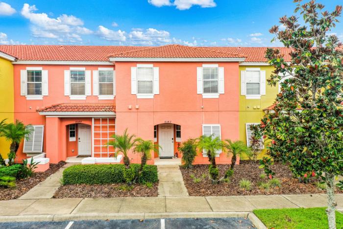 Two-story, dog-friendly gem near theme parks with pool, central AC & on-site gym