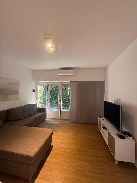 Departamento moderno con patio y pileta