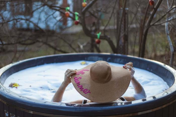 Вілла з чаном "4 качки" у лісі біля Львова для святкувань і відпочинку