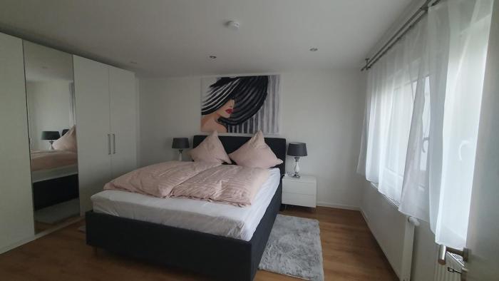 Neue, sanierte, zentrale, helle TOP Wohnung