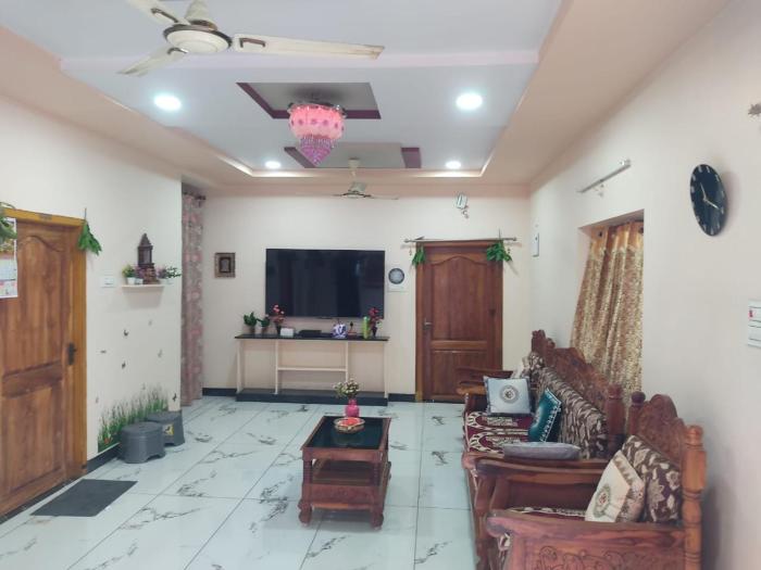 Yerramsetti Vaari Homestay, Full 3BHK, AC Rooms , Kitchen Access Self Cooking