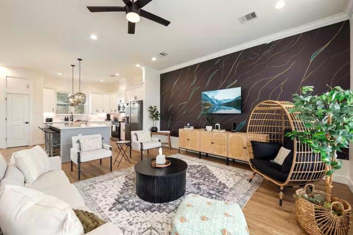 Luxury Game House w Rooftop, Downtown View, Arcade