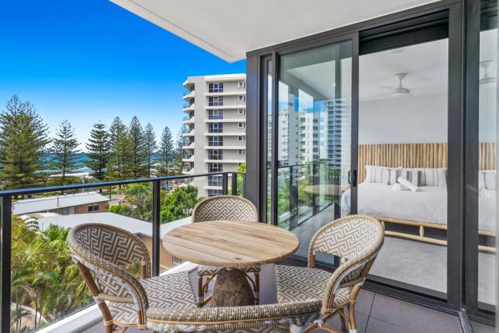 SANDBAR BURLEIGH HEADS with OCEAN VIEWS