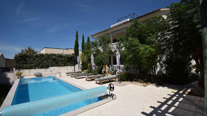 Apartment with pool Lucia by Villas Guide